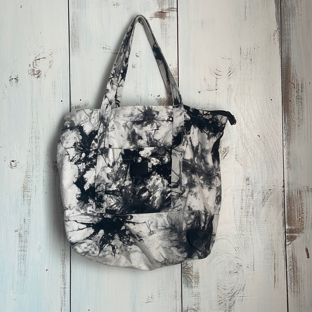 Pink, Victoria’s Secret tote bag cream in black color